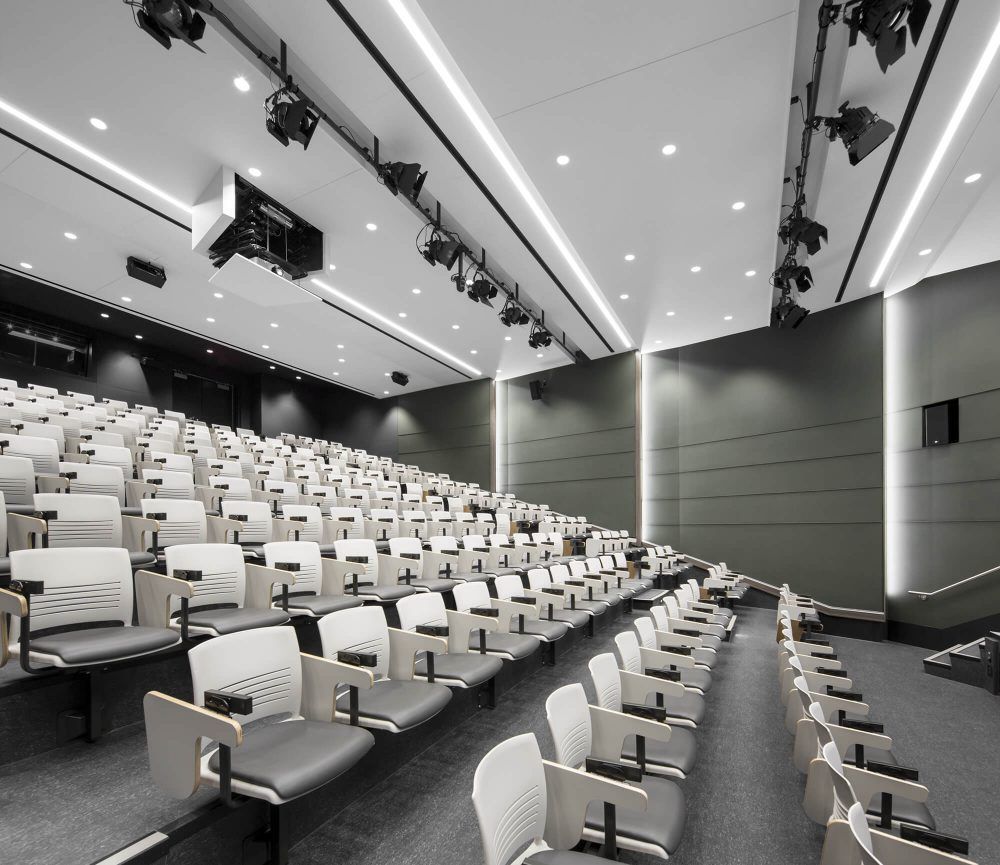 Design et architecture d'auditorium - Centre hospitalier universitaire Sainte-Justine